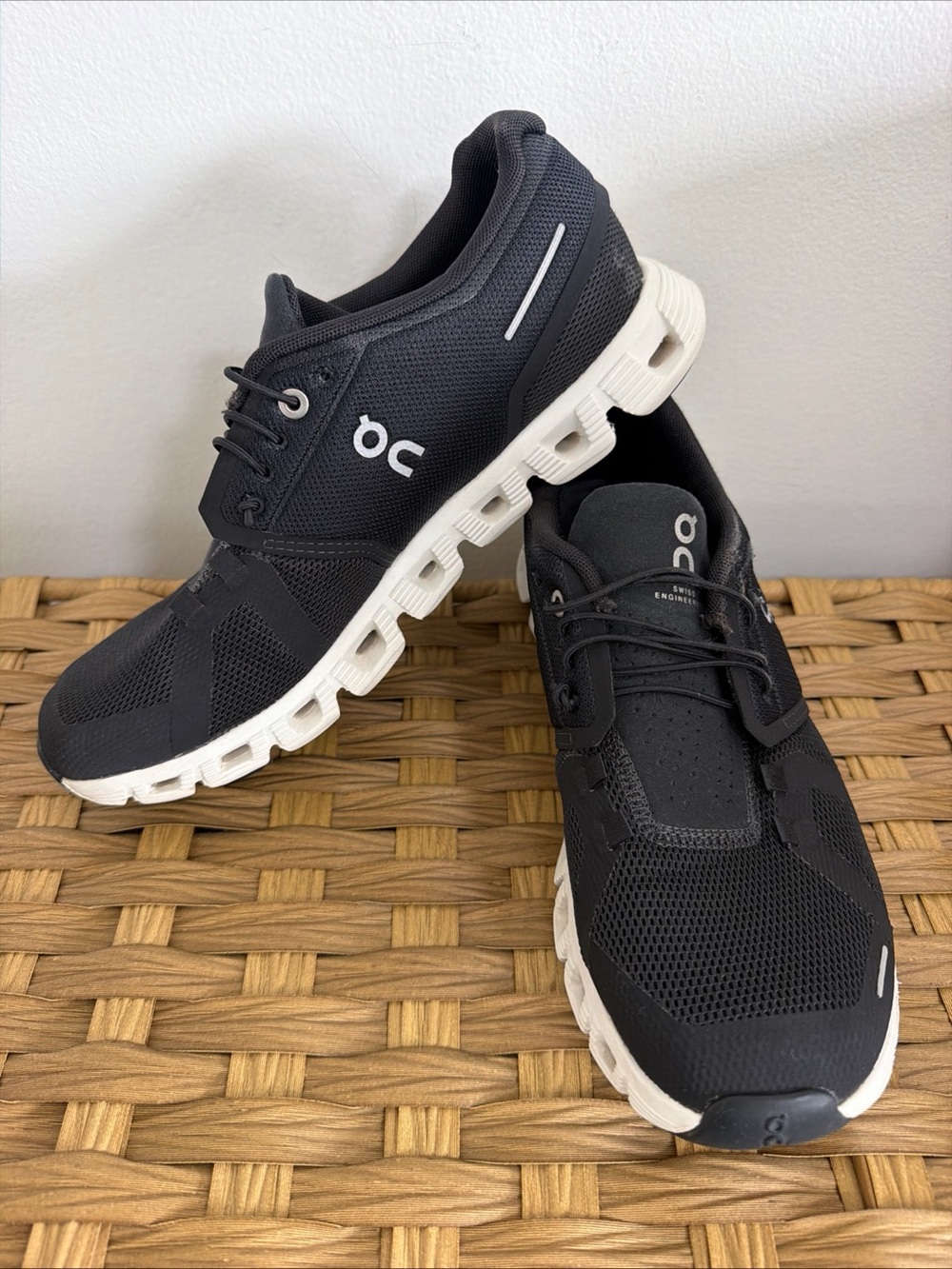 On Cloud 5 Running Shoes Women’s Size 9.5 Black & White Athletic Sneakers